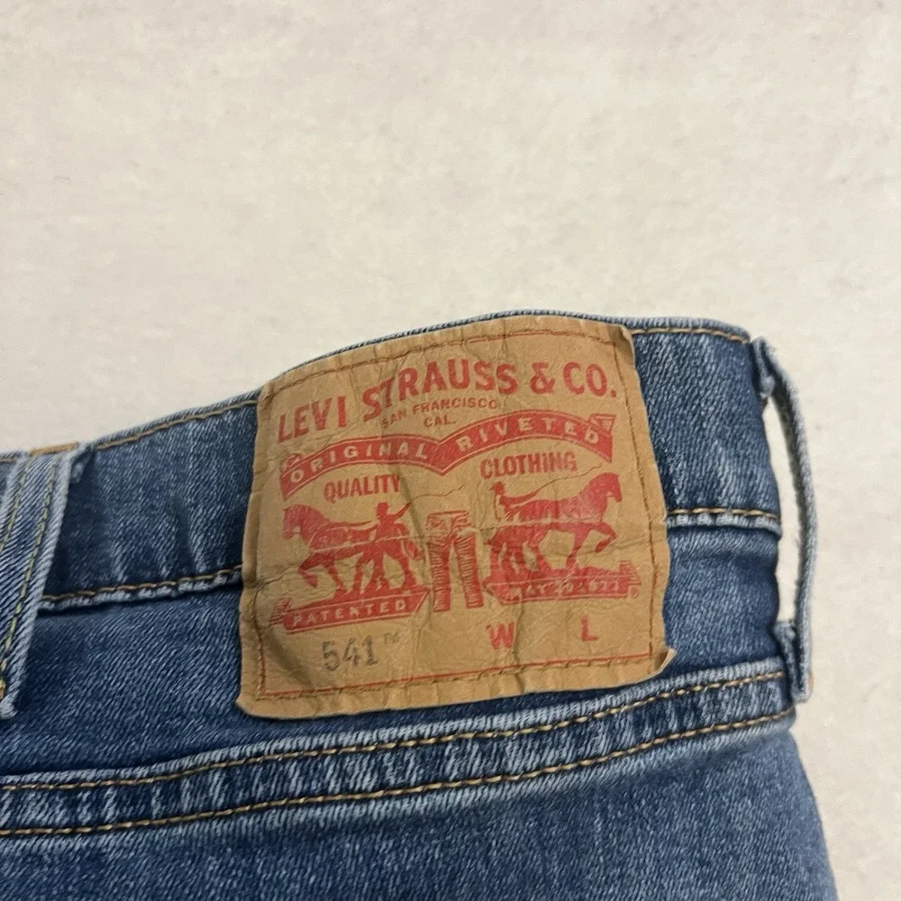 Levi's 541 Athletic Taper Jeans Men's Size 46x32 (Fits 43x29) Blue Denim Stretch